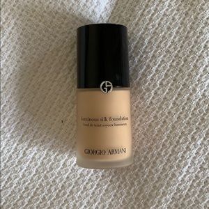 Giorgio Armani luminous silk 4.5